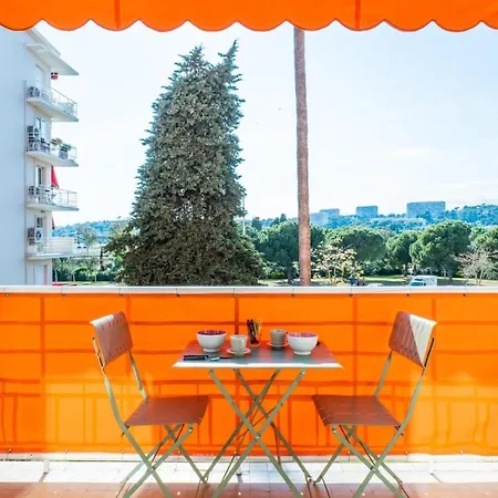 Cozy With Balcony And Air Conditioning Διαμέρισμα